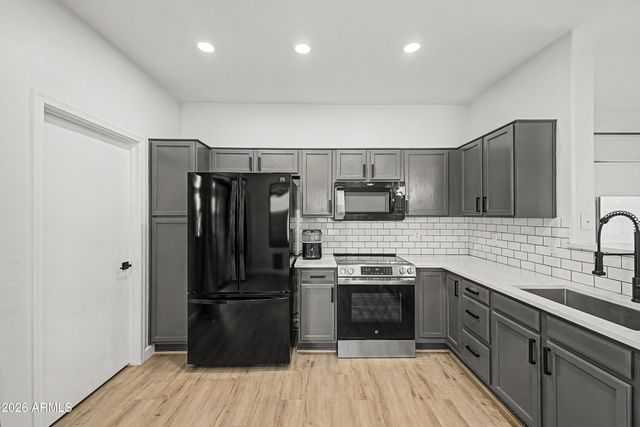 5207 W PARADISE Drive, Glendale, AZ 85304