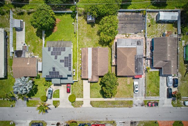 412 Broward Avenue, Greenacres, FL 33463