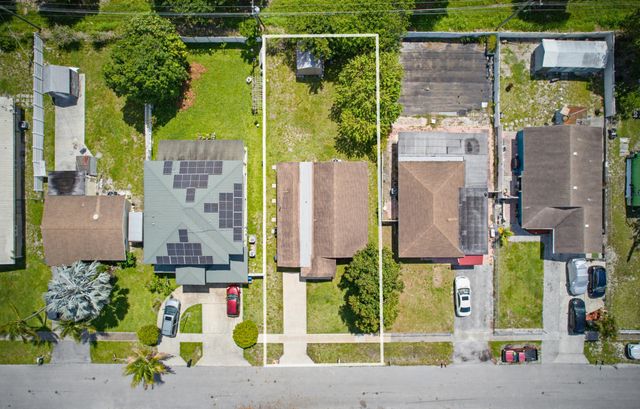 412 Broward Avenue, Greenacres, FL 33463