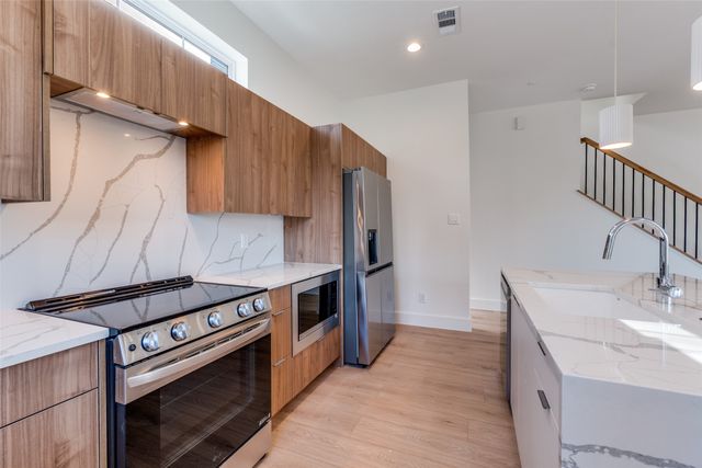 2206 Arroyo Avenue 401, Dallas, TX 75219