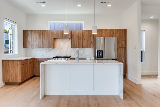 2206 Arroyo Avenue 401, Dallas, TX 75219