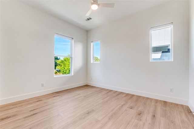 2206 Arroyo Avenue 401, Dallas, TX 75219