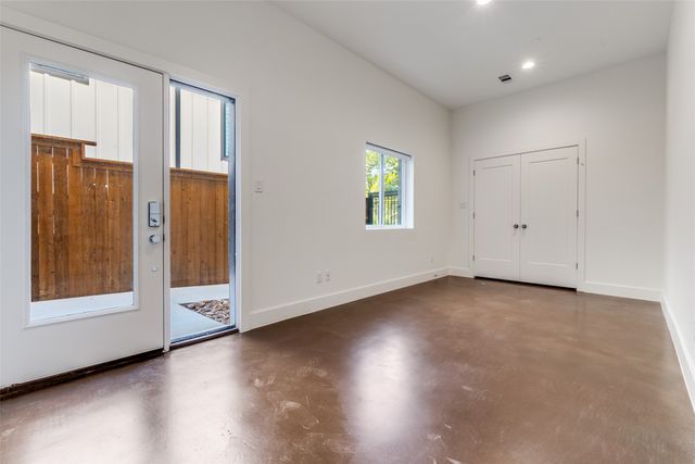 2206 Arroyo Avenue 401, Dallas, TX 75219