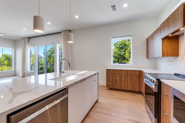 2206 Arroyo Avenue 401, Dallas, TX 75219