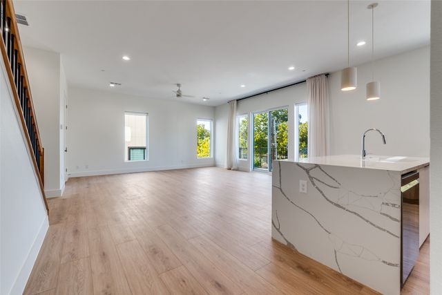 2206 Arroyo Avenue 401, Dallas, TX 75219