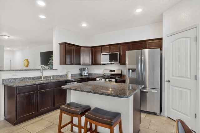 5929 Sandoval Drive NE, Rio Rancho, NM 87144