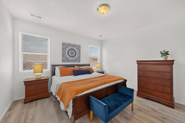 5929 Sandoval Drive NE, Rio Rancho, NM 87144