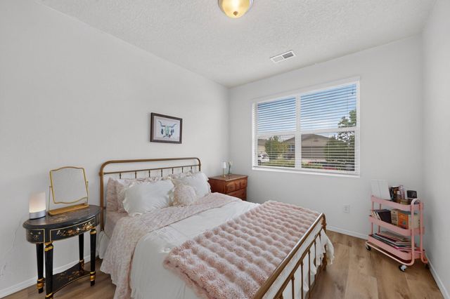 5929 Sandoval Drive NE, Rio Rancho, NM 87144