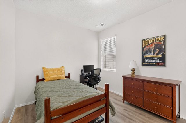 5929 Sandoval Drive NE, Rio Rancho, NM 87144