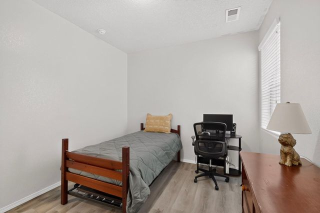 5929 Sandoval Drive NE, Rio Rancho, NM 87144