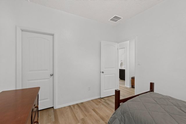 5929 Sandoval Drive NE, Rio Rancho, NM 87144