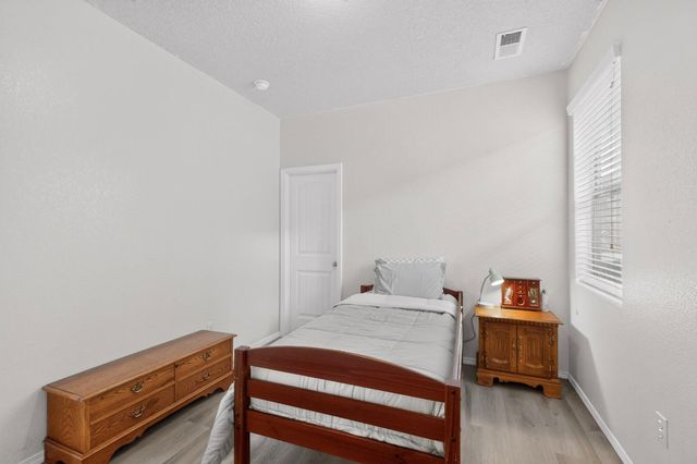 5929 Sandoval Drive NE, Rio Rancho, NM 87144