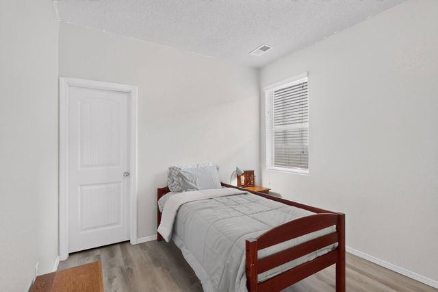 5929 Sandoval Drive NE, Rio Rancho, NM 87144