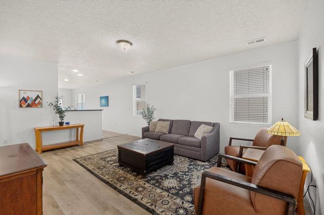 5929 Sandoval Drive NE, Rio Rancho, NM 87144