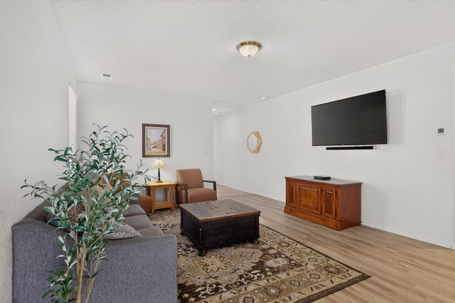 5929 Sandoval Drive NE, Rio Rancho, NM 87144