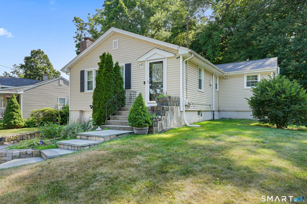 217 Macon Drive, Bridgeport, CT 06606