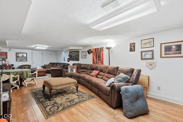 7515 W 96th Street, Zionsville, IN 46077