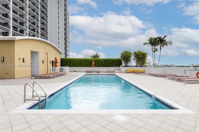 3180 SW 22nd Ter 501, Miami, FL 33145