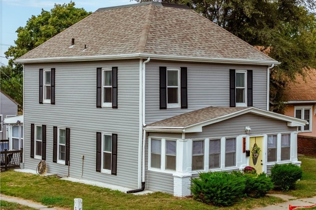 1924 S 12th Street, St Joseph, MO 64503