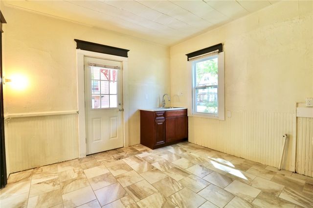 75 Peck Street, Rochester, NY 14609
