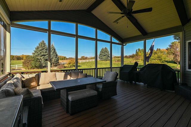 3168 Castleton Crossing, Sun Prairie, WI 53590