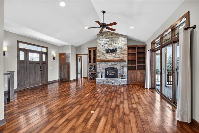 3168 Castleton Crossing, Sun Prairie, WI 53590