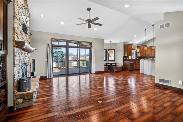 3168 Castleton Crossing, Sun Prairie, WI 53590