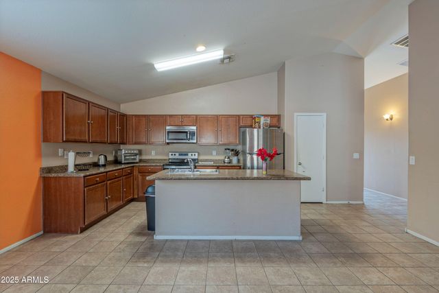 8750 W KINGMAN Street, Tolleson, AZ 85353