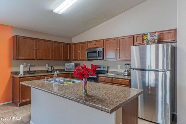 8750 W KINGMAN Street, Tolleson, AZ 85353