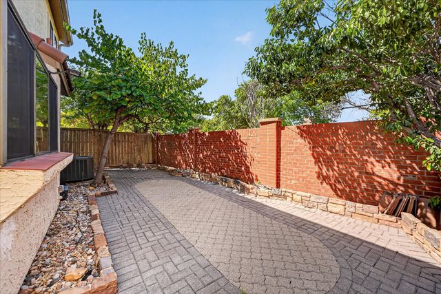 631 Mission Circle, Irving, TX 75063