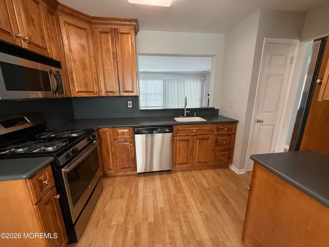 5 Jodhpur Court, Tinton Falls, NJ 07753