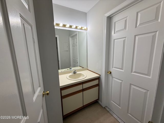 5 Jodhpur Court, Tinton Falls, NJ 07753