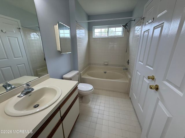 5 Jodhpur Court, Tinton Falls, NJ 07753