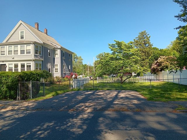 61 Spruce Street 1, Abington, MA 02351
