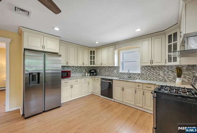 20 Riverview Circle, Little Falls, NJ 07424