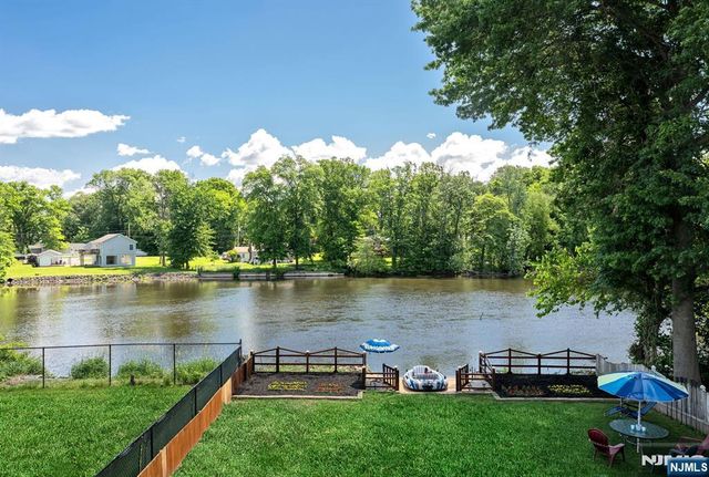 20 Riverview Circle, Little Falls, NJ 07424