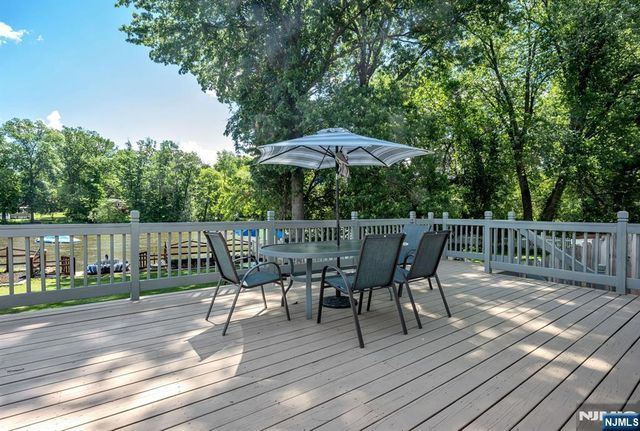 20 Riverview Circle, Little Falls, NJ 07424