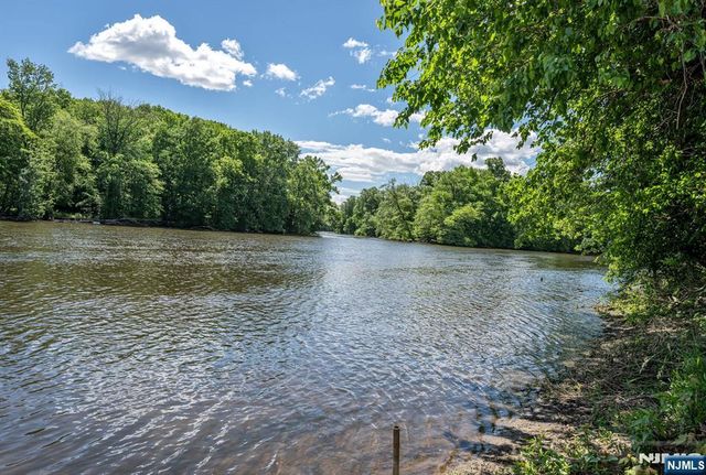 20 Riverview Circle, Little Falls, NJ 07424