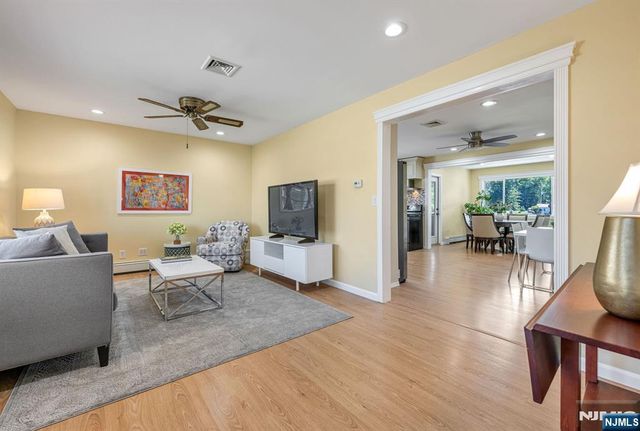 20 Riverview Circle, Little Falls, NJ 07424