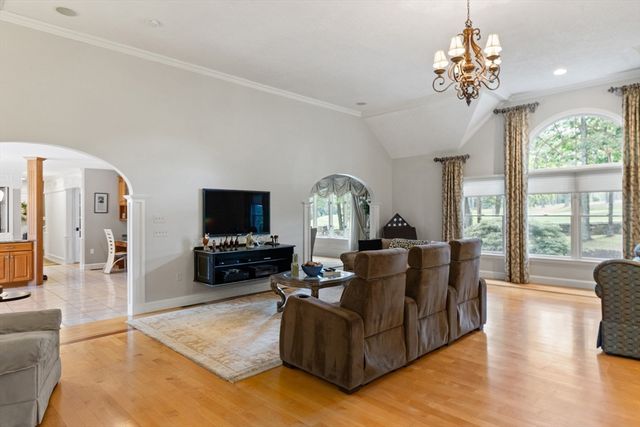 211 Saddle Hill Road, Hopkinton, MA 01748