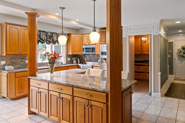 211 Saddle Hill Road, Hopkinton, MA 01748