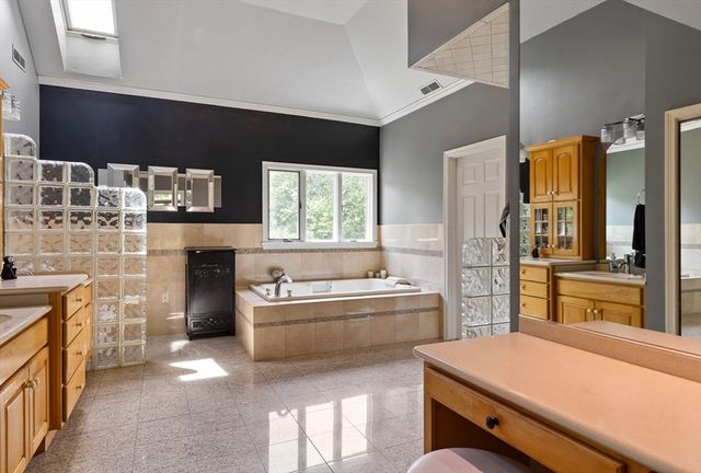 211 Saddle Hill Road, Hopkinton, MA 01748