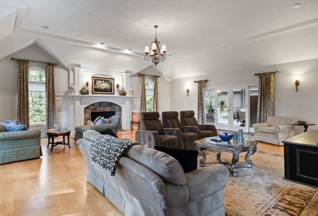 211 Saddle Hill Road, Hopkinton, MA 01748