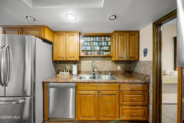 5709 BURNING TREE Drive, El Paso, TX 79912