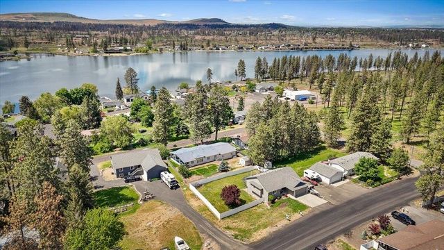 10918 S Pinecroft Rd, Medical Lake, WA 99022