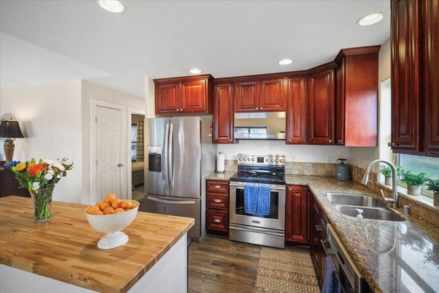 10918 S Pinecroft Rd, Medical Lake, WA 99022