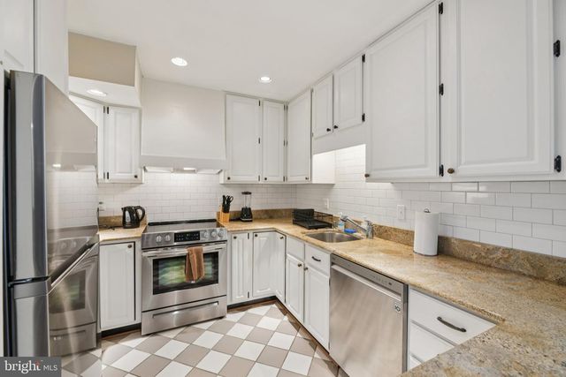 10 IRVING CT, Alexandria, VA 22314