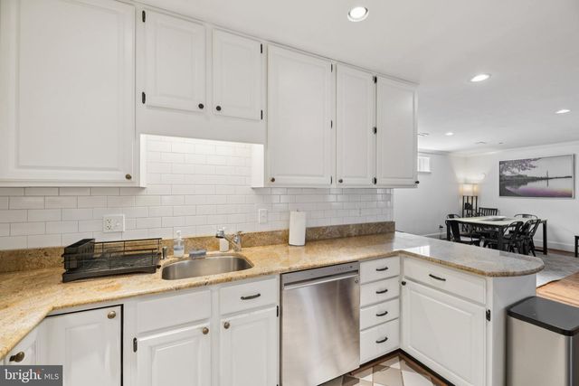10 IRVING CT, Alexandria, VA 22314