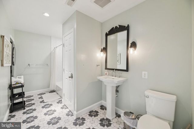 10 IRVING CT, Alexandria, VA 22314