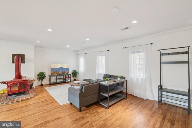 10 IRVING CT, Alexandria, VA 22314